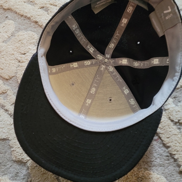 New Era 59Fifty Fitted New York Yankees Ball Cap MLB 7 5/8 - Picture 5 of 6